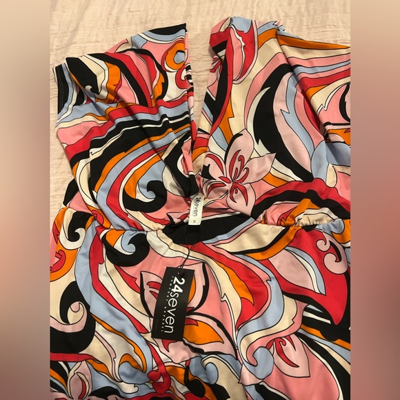 24/7 Comfort Apparel Dresses & Skirts - NWT v neck dress mod floral